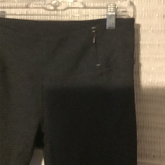 CALIA by Carrie Underwood Capri Leggings - Picture 7 of 10